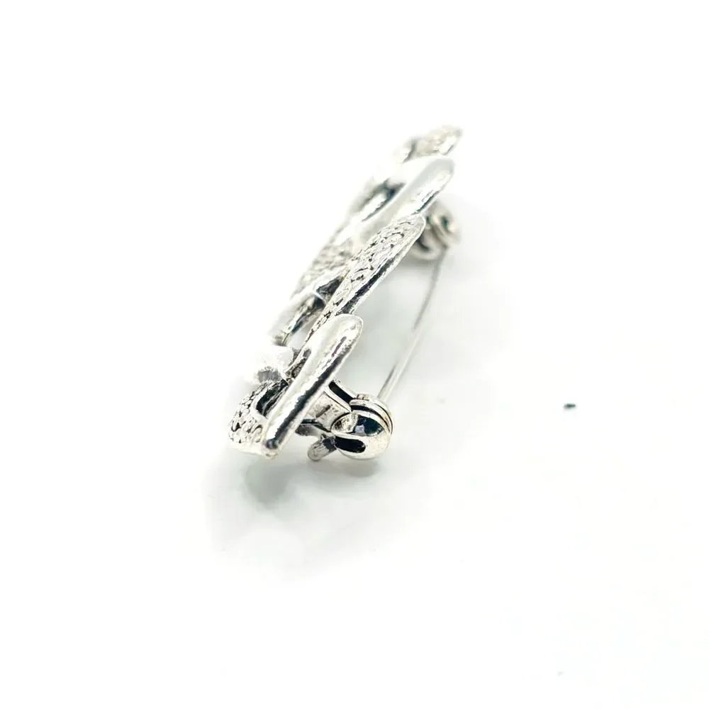 Elegant Silver Open Heart Textured Brooch